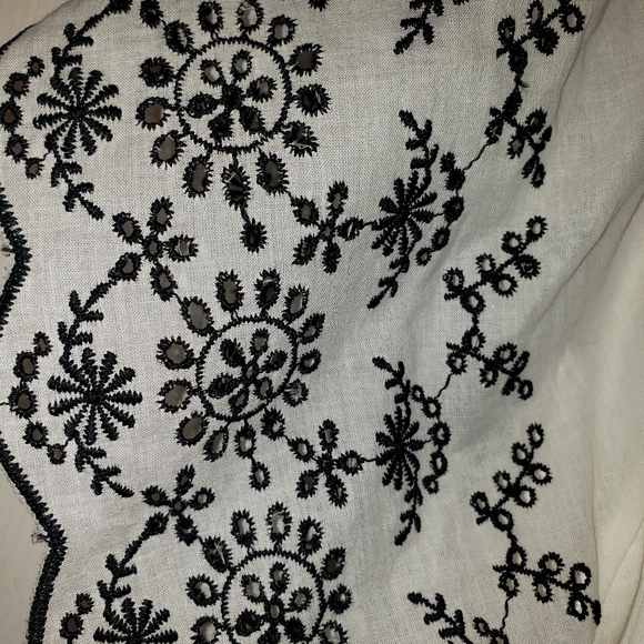 H&M Off-the-shoulder Embroidered Blouse - Picture 6 of 6
